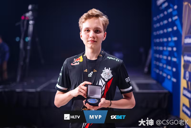 前职业选手点评：美洲赛区个人能力，CN赛区战术执行力更胜一筹。